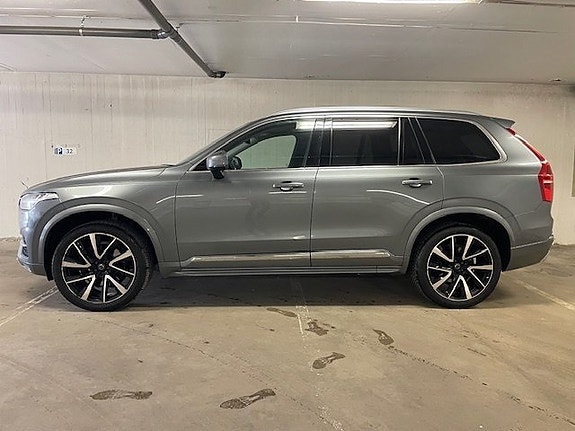 Volvo XC90 2 of 28