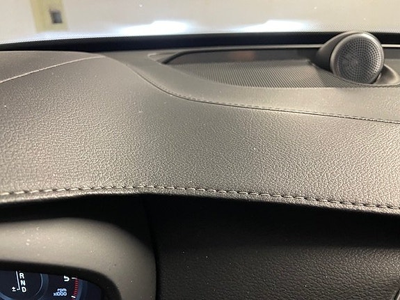 Volvo XC90 18 of 28