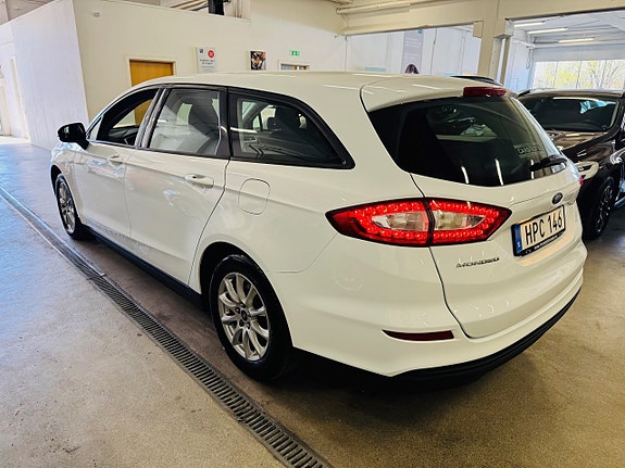 Ford Mondeo 14 of 21