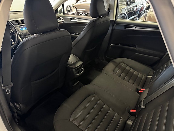 Ford Mondeo 17 of 21