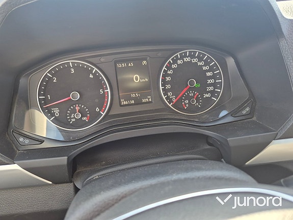Volkswagen Amarok 25 of 28