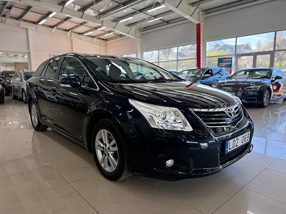 Toyota Avensis 3 of 5