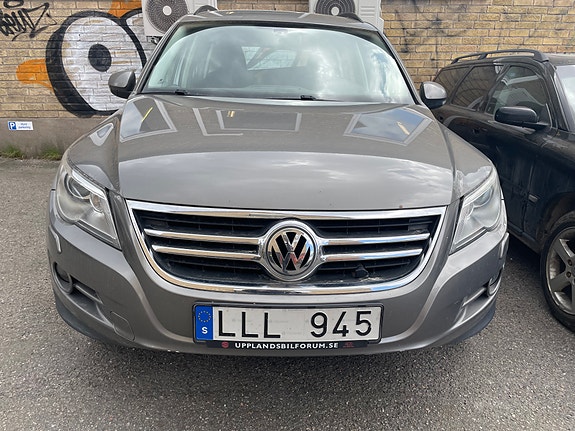Volkswagen Tiguan 2 of 4