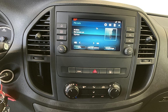 Mercedes-Benz eVito Tourer 11 of 12