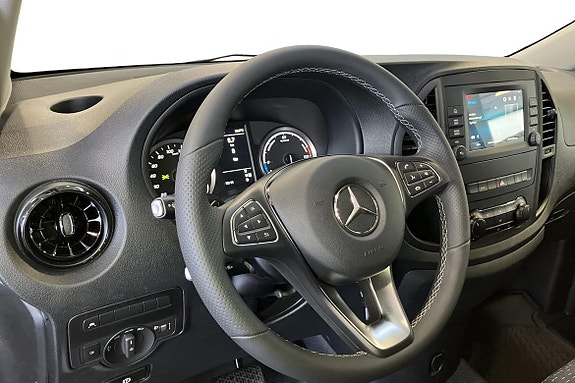 Mercedes-Benz eVito Tourer 9 of 12
