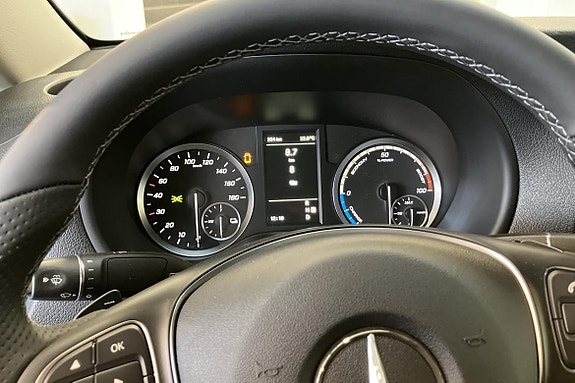 Mercedes-Benz eVito Tourer 10 of 12