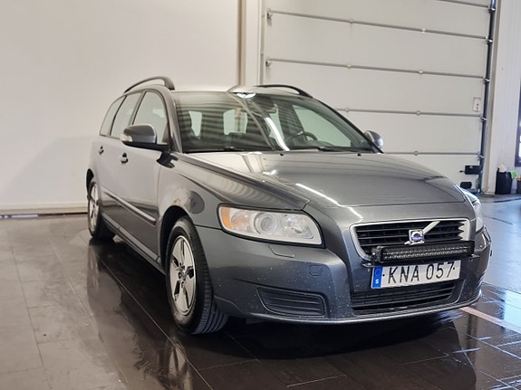 Volvo V50 4 of 22