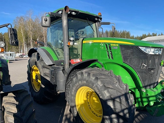John Deere 7230 R 2 of 5