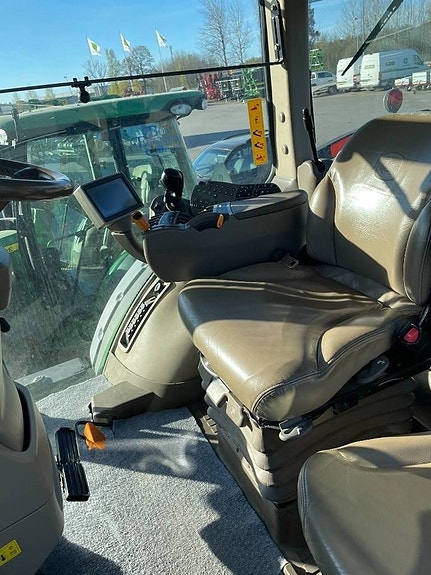 John Deere 7230 R 3 of 5