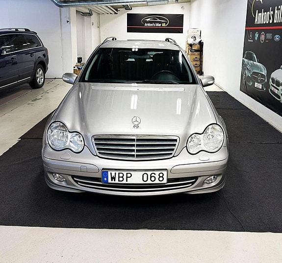 Mercedes-Benz C180 4 of 5