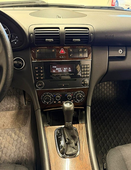 Mercedes-Benz C180 14 of 18