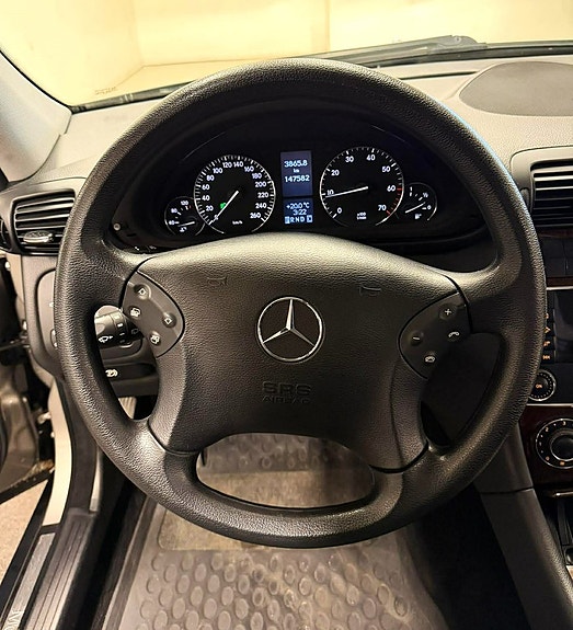 Mercedes-Benz C180 13 of 18