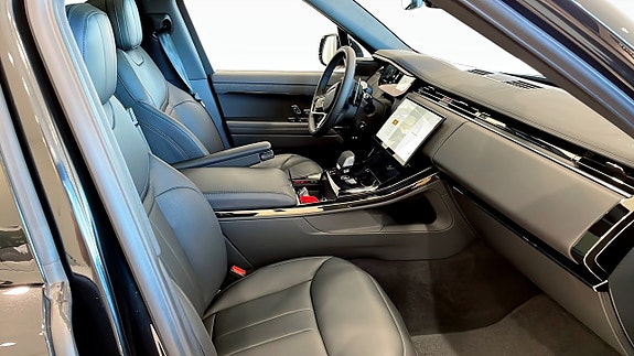 Land Rover Range Rover Sport 3 of 5