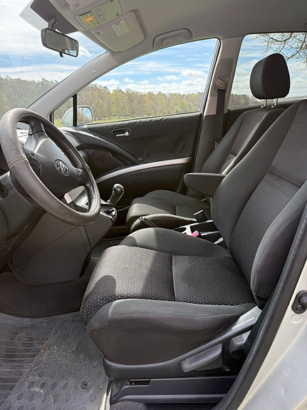 Toyota Corolla Verso 5 of 5