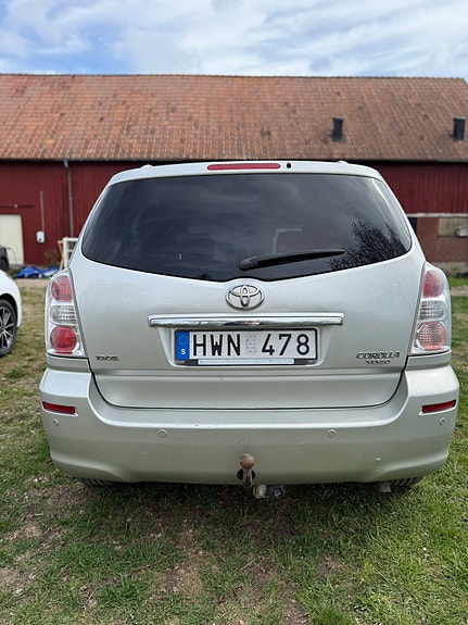 Toyota Corolla Verso 3 of 5