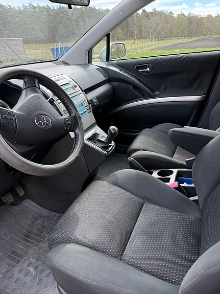 Toyota Corolla Verso 4 of 5