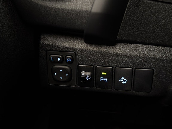 Toyota Auris 12 of 30