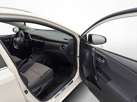 Toyota Auris 24 of 30