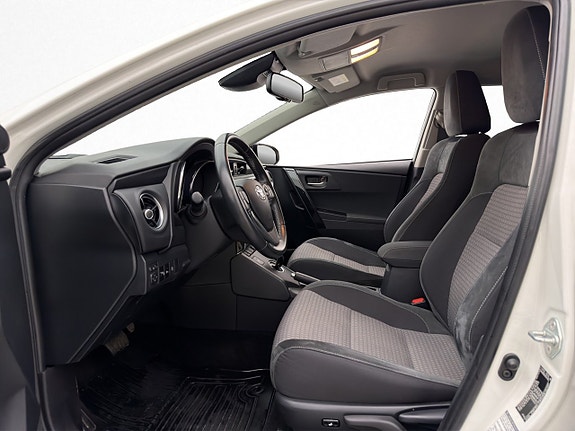Toyota Auris 9 of 30