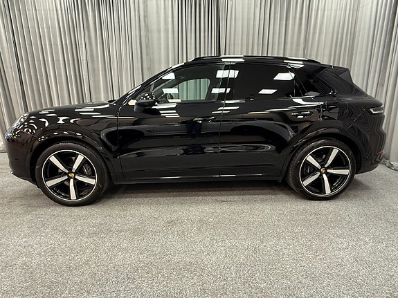 Porsche Cayenne 2 of 5