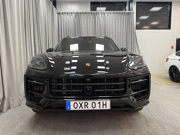 Porsche Cayenne 4 of 5