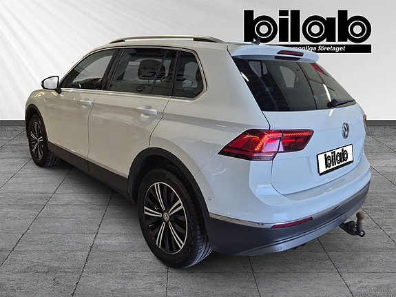 Volkswagen Tiguan 3 of 9