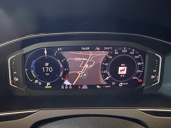Volkswagen Passat 15 of 26