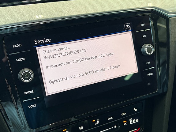 Volkswagen Passat 22 of 26