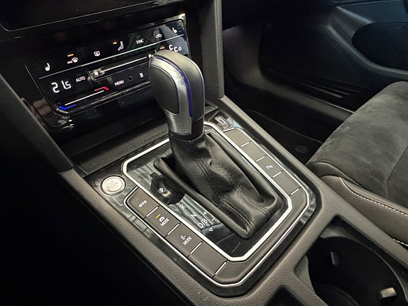 Volkswagen Passat 16 of 26