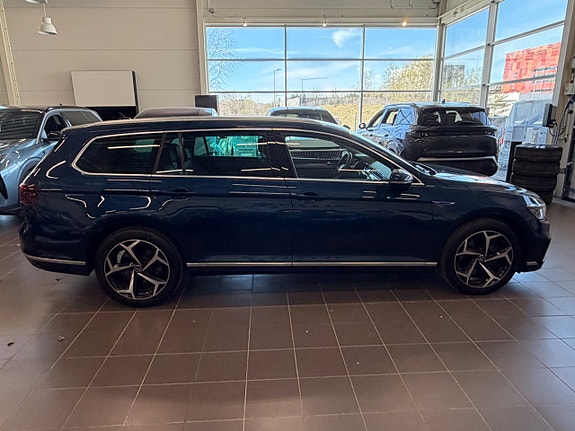 Volkswagen Passat 9 of 26