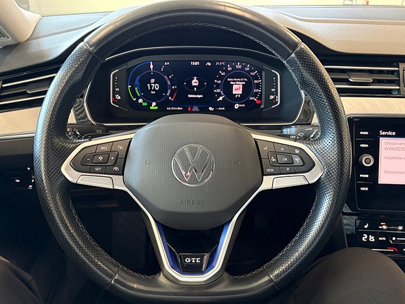 Volkswagen Passat 23 of 26