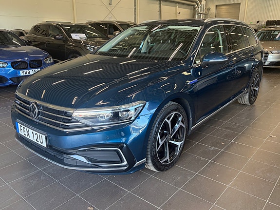 Volkswagen Passat 2 of 5
