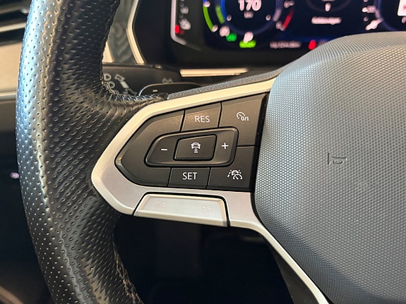 Volkswagen Passat 24 of 26