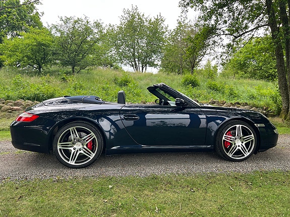 Porsche 911 Carrera S 4 of 5