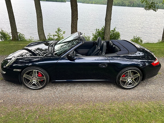 Porsche 911 Carrera S 3 of 5