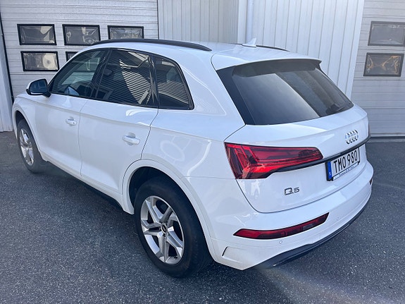 Audi Q5 2 of 5
