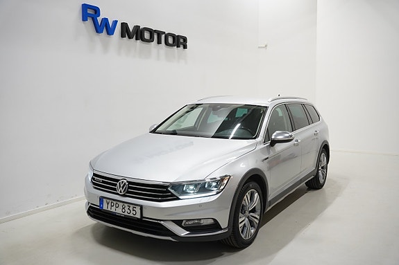 Volkswagen Passat Alltrack 2 of 5