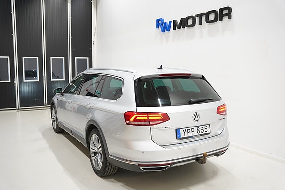 Volkswagen Passat Alltrack 4 of 5