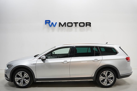 Volkswagen Passat Alltrack 3 of 5