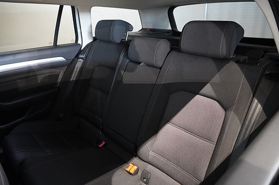 Volkswagen Passat 8 of 14