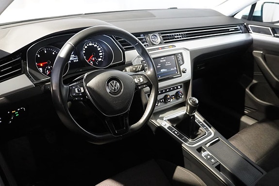 Volkswagen Passat 6 of 14