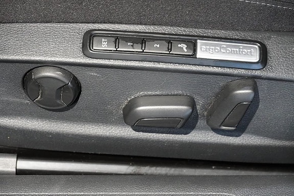 Volkswagen Passat 9 of 14