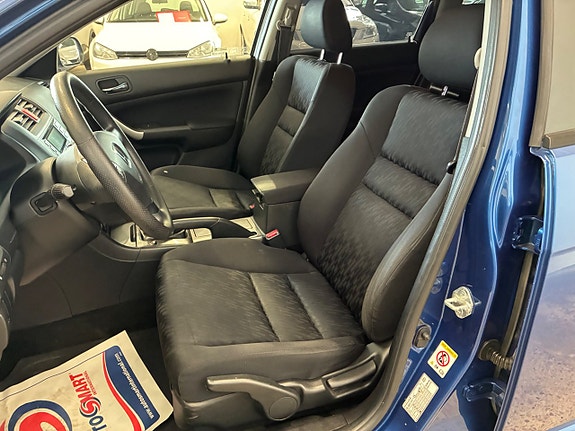Honda Accord 10 of 17