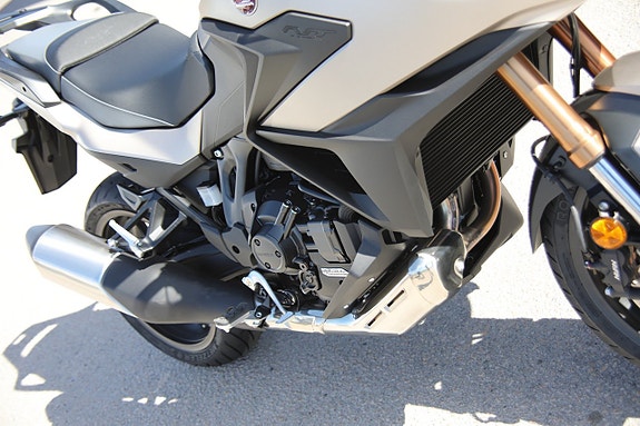 Honda NT1100 ES DCT 9 of 14