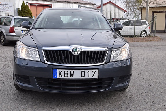 Skoda Octavia 2 of 5