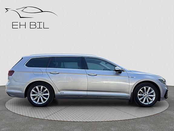 Volkswagen Passat 9 of 18