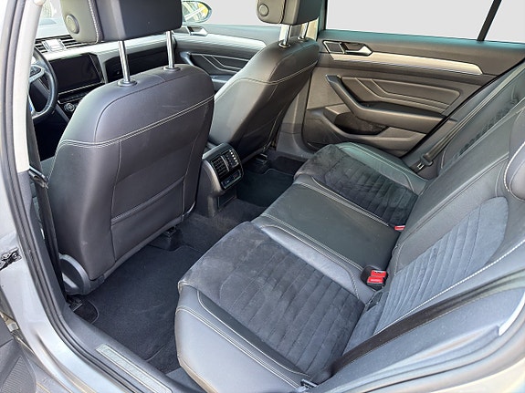 Volkswagen Passat 13 of 18