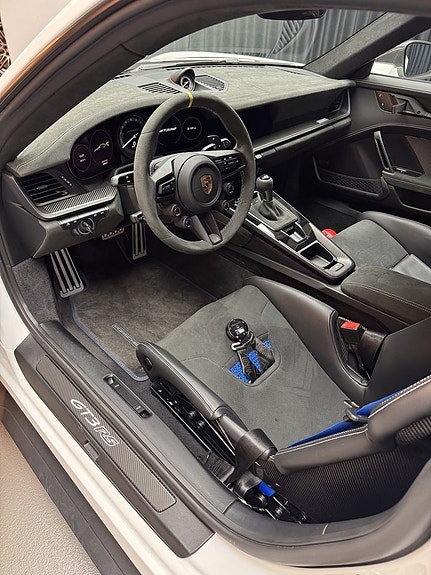 Porsche 911 GT3 RS 6 of 13