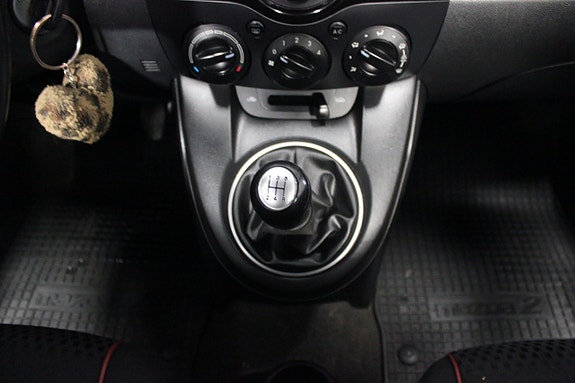 Mazda 2 17 of 19