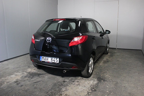 Mazda 2 4 of 19